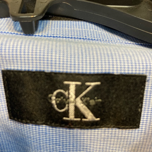 CALVIN KLEIN BUTTON UP SHIRT SIZE L - Picture 2 of 9